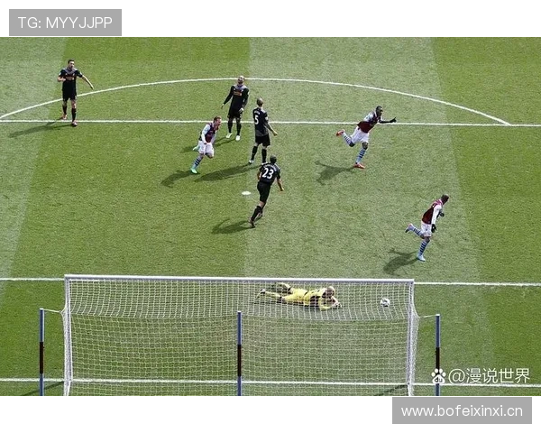 围堵裁判违反哪些足球规则？这类犯规如何判罚才合理？